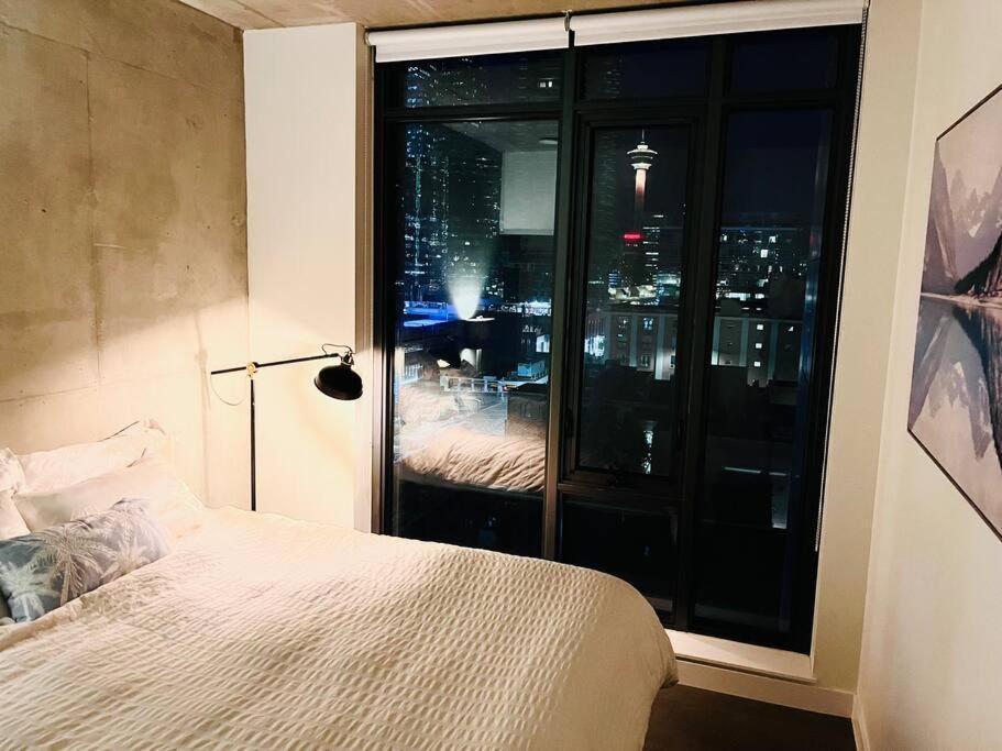 Luxury Dt, 2 Bedroom Deal, Private Balcony, Full Kitchen, Gym - Free Parking カルガリー エクステリア 写真