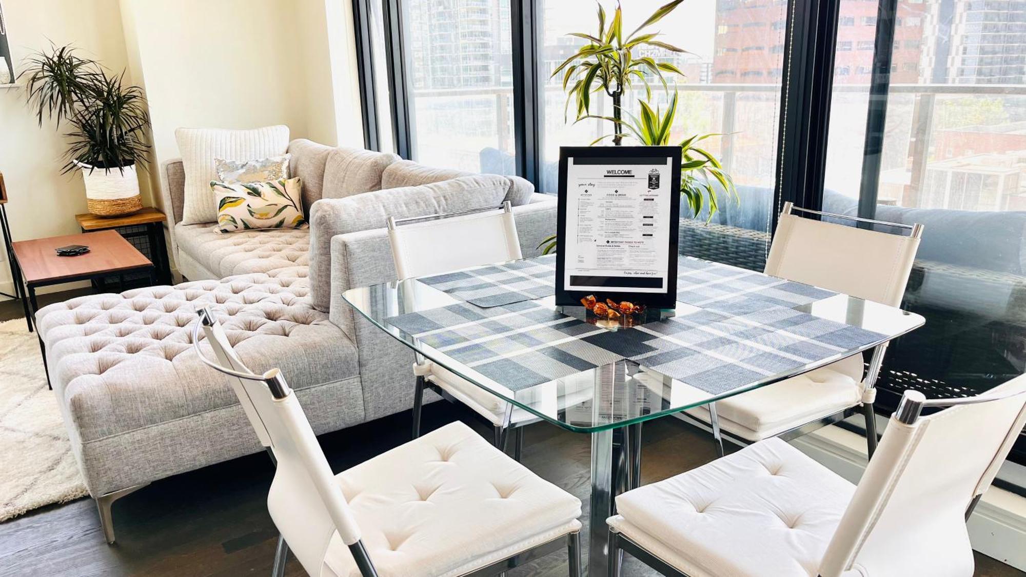 Luxury Dt, 2 Bedroom Deal, Private Balcony, Full Kitchen, Gym - Free Parking カルガリー エクステリア 写真