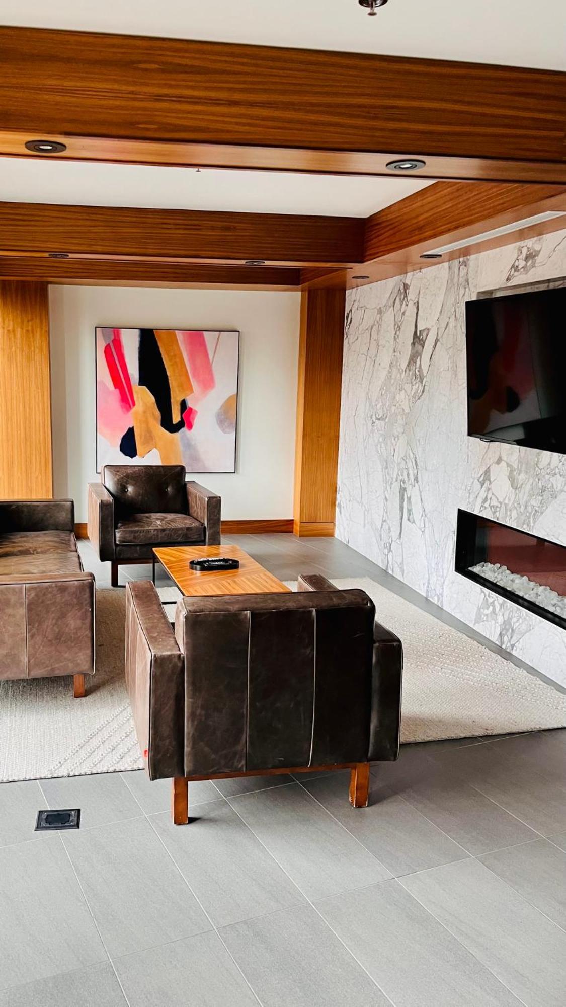 Luxury Dt, 2 Bedroom Deal, Private Balcony, Full Kitchen, Gym - Free Parking カルガリー エクステリア 写真