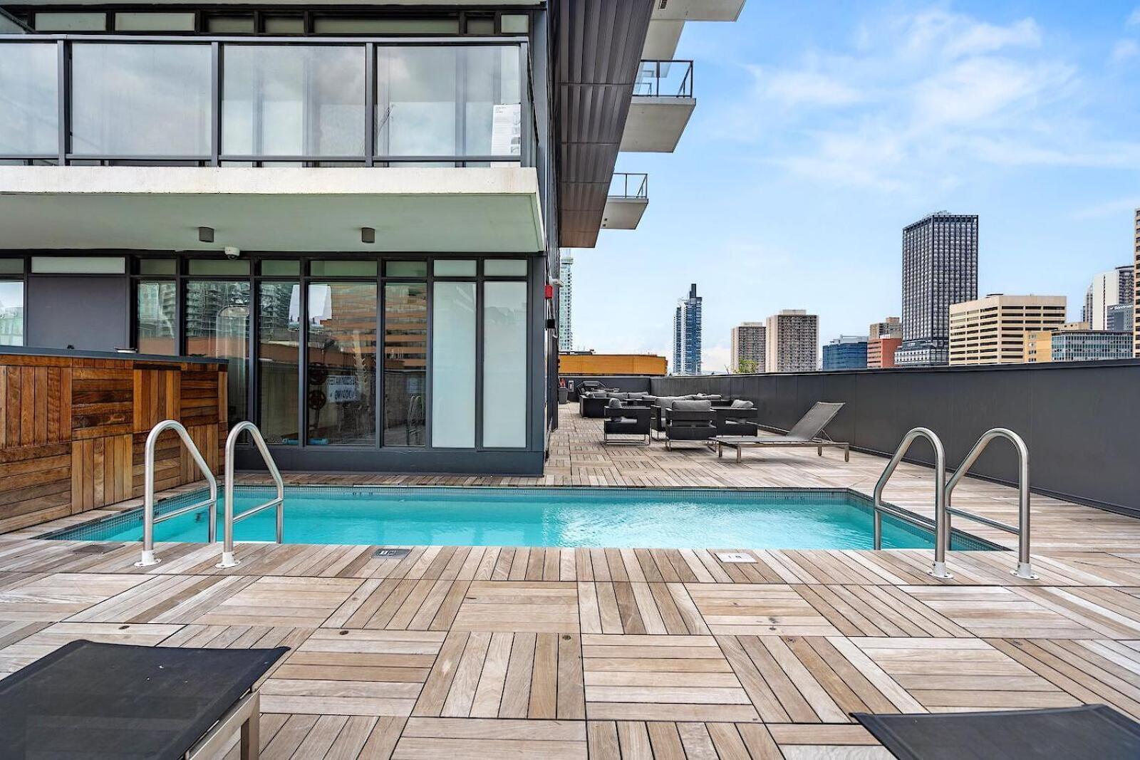 Luxury Dt, 2 Bedroom Deal, Private Balcony, Full Kitchen, Gym - Free Parking カルガリー エクステリア 写真